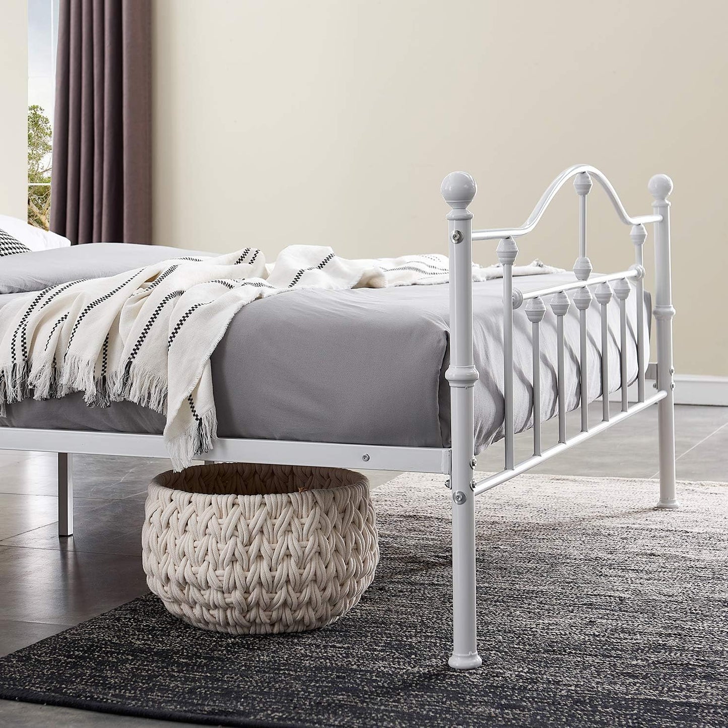 VECELO Classical Black Bed Frame Metal Platform Mattress Foundation with Headboard & Footboard
