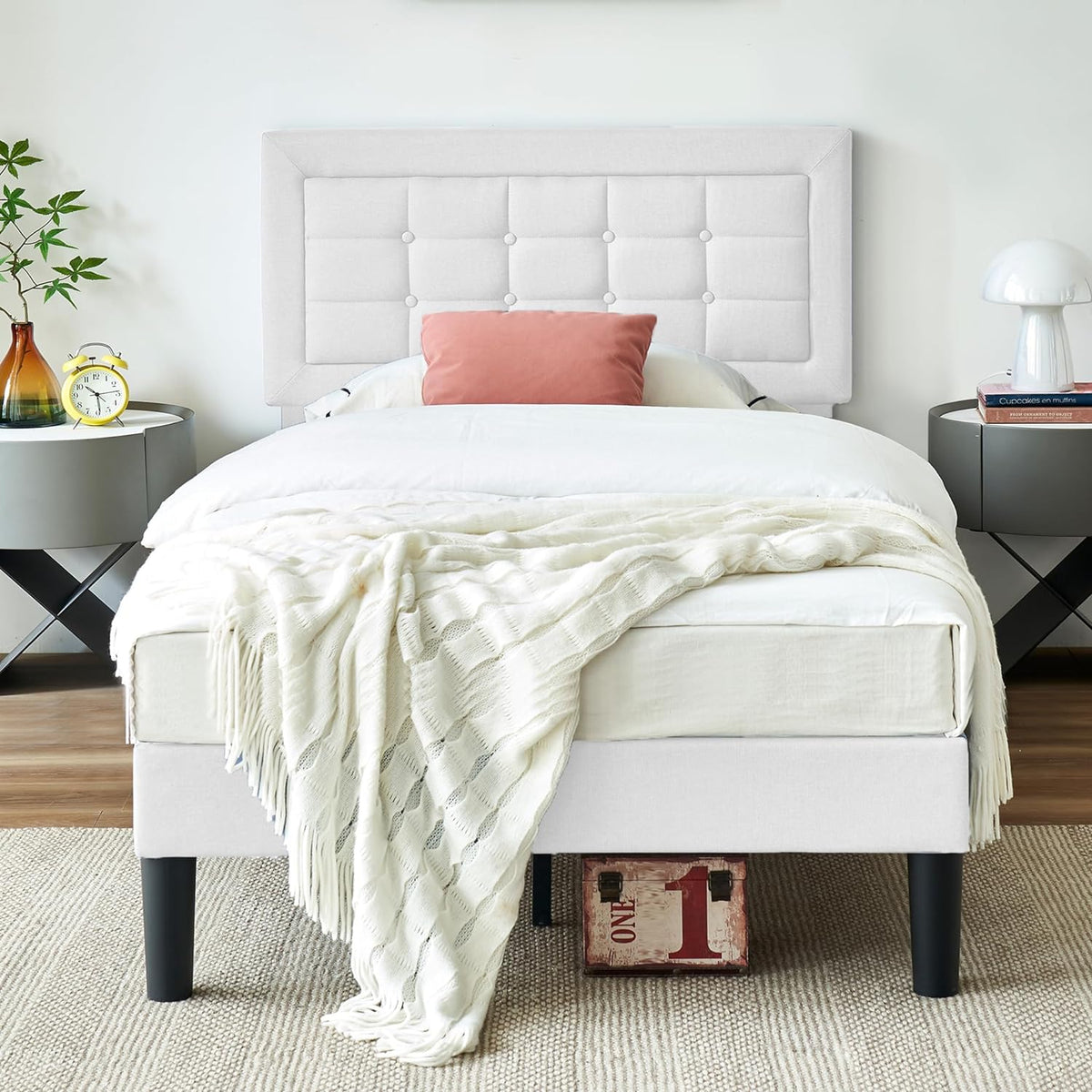 Base de cama tapizada VECELO con cabecero de altura ajustable