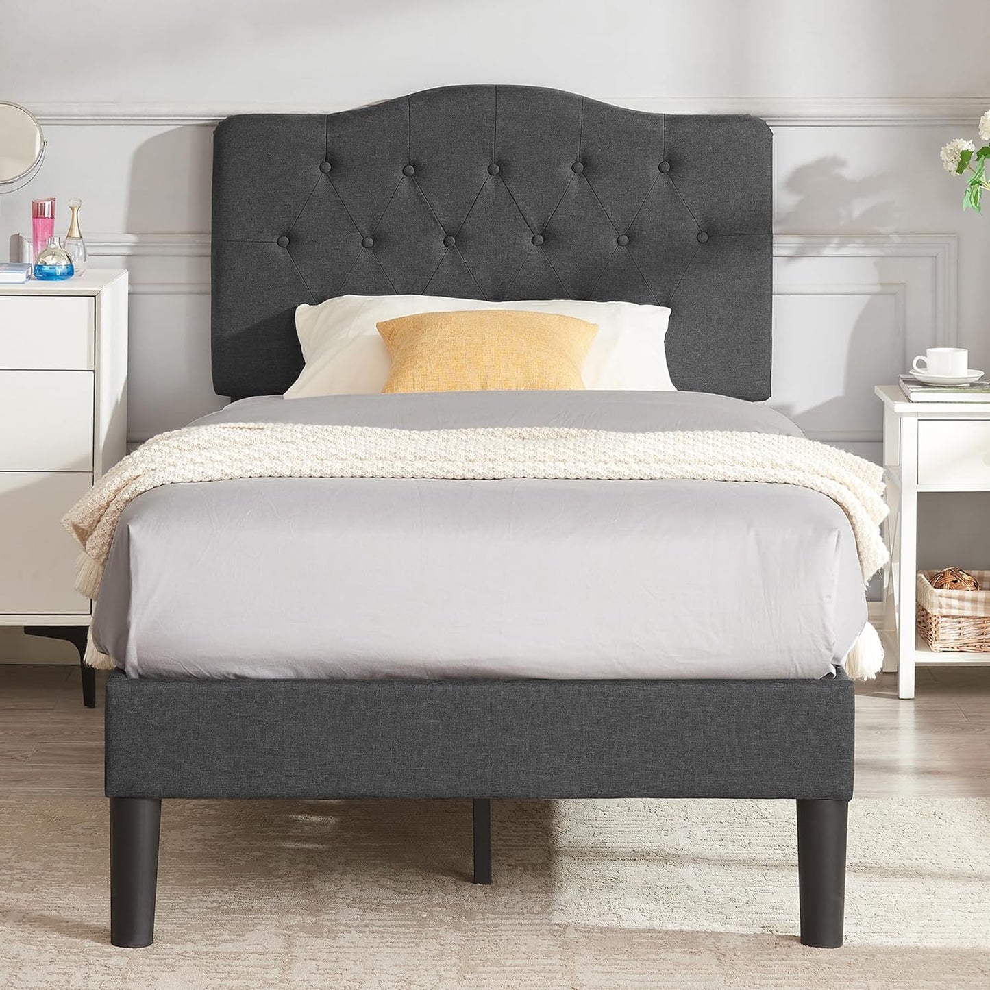 VECELO Classic Upholstered Platform Bed Frame with Diamond Stitched Cloth