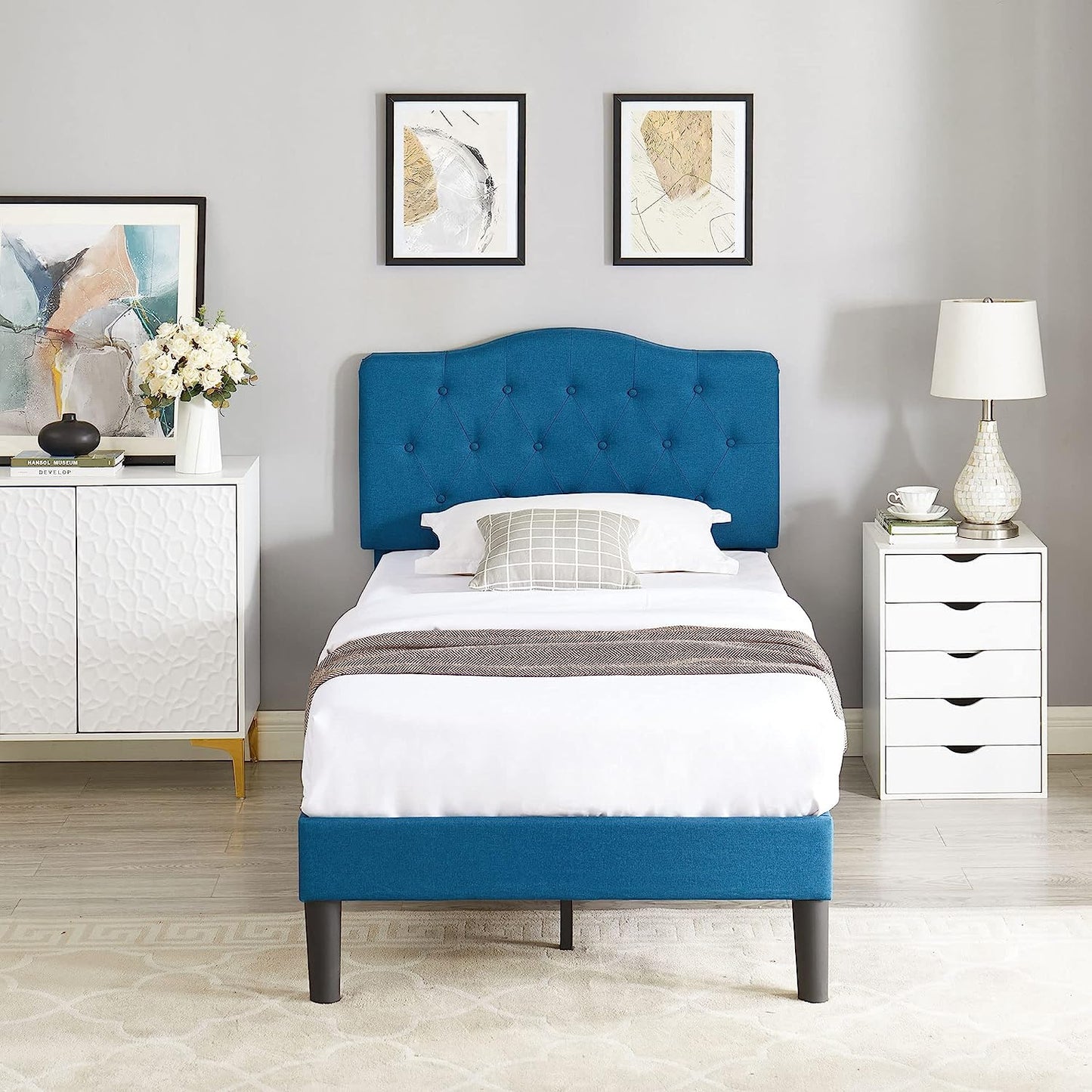 VECELO Classic Upholstered Platform Bed Frame with Diamond Stitched Cloth