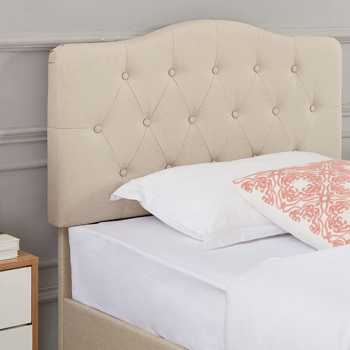 VECELO Classic Upholstered Platform Bed Frame with Diamond Stitched Cloth