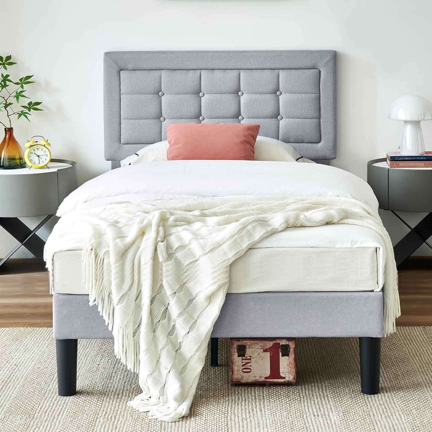 Base de cama tapizada VECELO con cabecero de altura ajustable