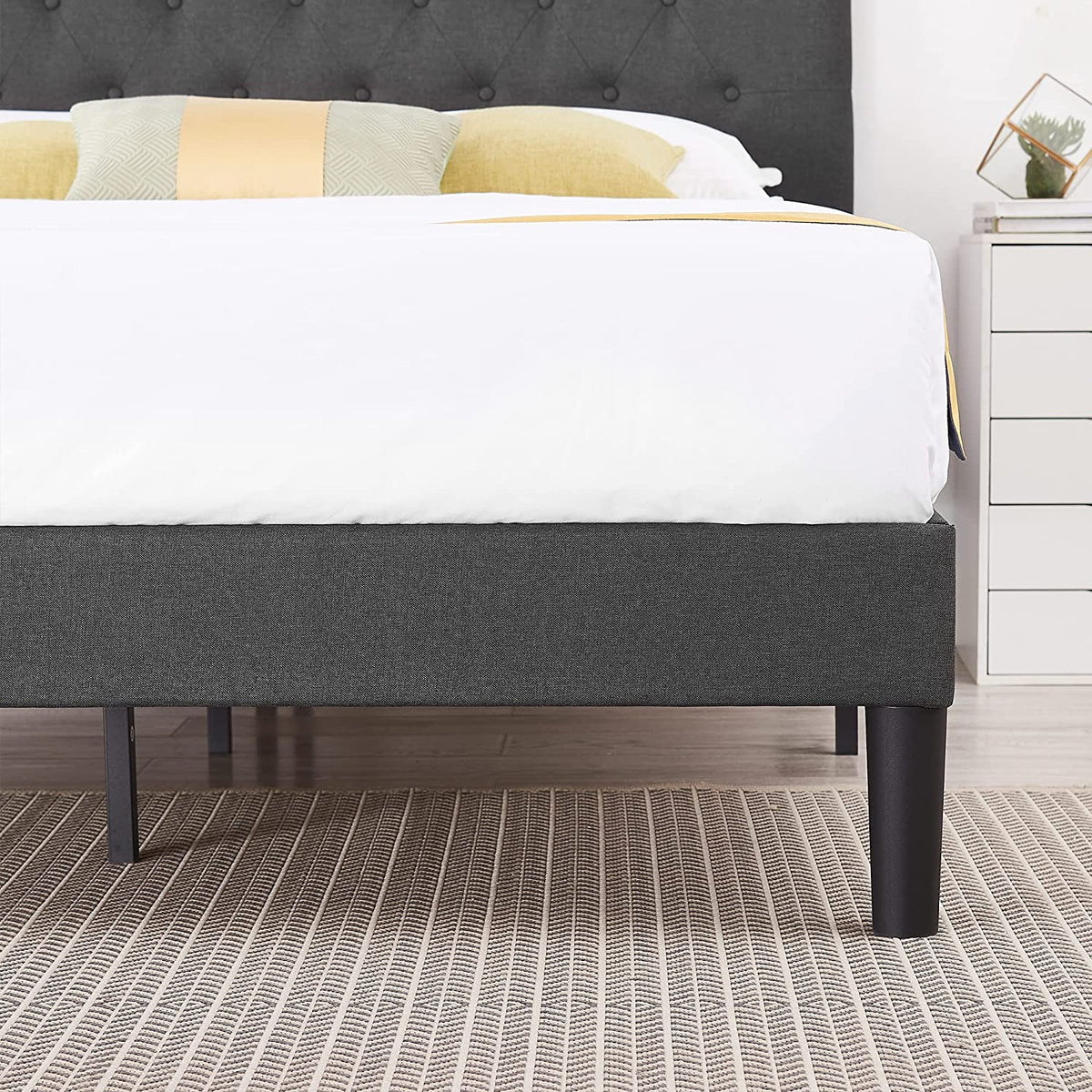VECELO Classic Upholstered Platform Bed Frame with Diamond Stitched Cloth